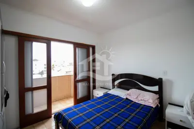 Apartamento - Amplo com 3 dormitórios (sendo 1 suite(s)) a 400,00 metros praia.