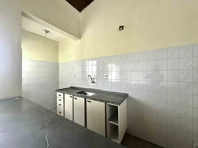 Kitnet - Ampla com 1 quartos (sendo 0 suite(s)) a 1,00 metros praia.