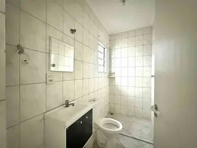 Kitnet - Ampla com 1 quartos (sendo 0 suite(s)) a 8,00 metros praia.