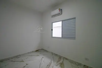 Casa - Sobrado com 3 quartos (sendo 2 suite(s)) a 100,00 metros praia.
