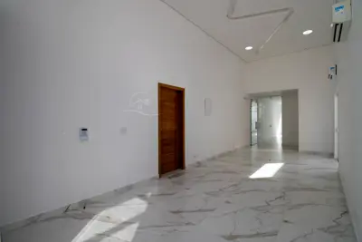 Casa - Sobrado com 3 quartos (sendo 2 suite(s)) a 100,00 metros praia.