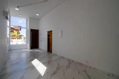Casa - Sobrado com 3 quartos (sendo 2 suite(s)) a 100,00 metros praia.