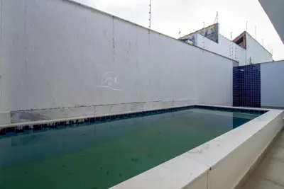 Casa - Sobrado com 3 quartos (sendo 2 suite(s)) a 100,00 metros praia.