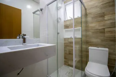 Casa - Sobrado com 3 quartos (sendo 2 suite(s)) a 100,00 metros praia.