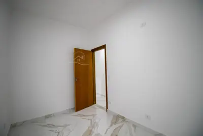 Casa - Sobrado com 3 quartos (sendo 2 suite(s)) a 100,00 metros praia.