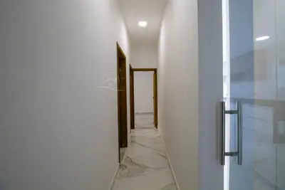Casa - Sobrado com 3 quartos (sendo 2 suite(s)) a 100,00 metros praia.