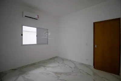 Casa - Sobrado com 3 quartos (sendo 2 suite(s)) a 100,00 metros praia.