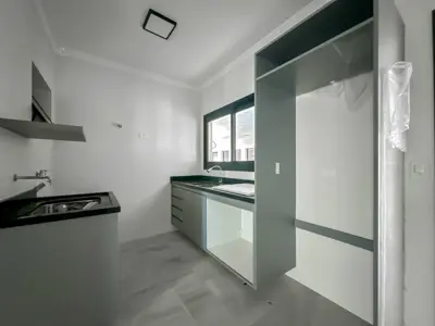 Apartamento - Amplo com 2 quartos (sendo 0 suite(s)) a 600,00 metros praia.