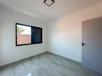 Apartamento - Amplo com 2 quartos (sendo 0 suite(s)) a 600,00 metros praia.