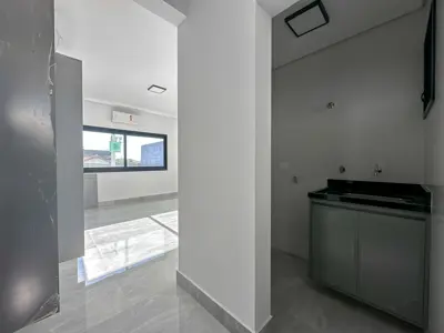 Apartamento - Amplo com 2 quartos (sendo 0 suite(s)) a 600,00 metros praia.