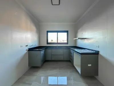 Apartamento - Amplo com 2 quartos (sendo 0 suite(s)) a 600,00 metros praia.