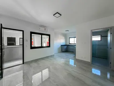 Apartamento - Amplo com 2 quartos (sendo 0 suite(s)) a 600,00 metros praia.