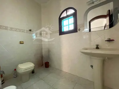 Casa - Sobrado com 2 dormitórios (sendo 1 suite(s)) a 400,00 metros praia.