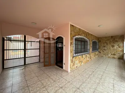 Casa - Sobrado com 2 dormitórios (sendo 1 suite(s)) a 400,00 metros praia.