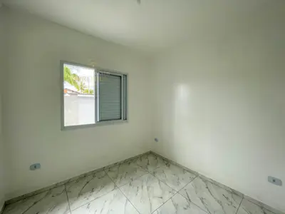 Casa - Térrea com 2 dormitórios (sendo 1 suite(s)) a 1500,00 metros praia.