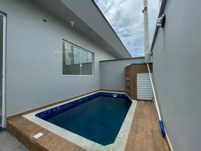 Casa - Térrea com 2 dormitórios (sendo 1 suite(s)) a 1500,00 metros praia.