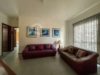 Casa - Sobrado com 4 dormitórios (sendo 3 suite(s)) a 0,00 metros praia.