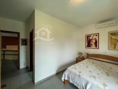 Casa - Sobrado com 4 dormitórios (sendo 3 suite(s)) a 0,00 metros praia.