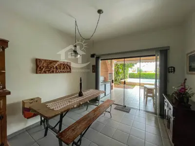 Casa - Sobrado com 4 dormitórios (sendo 3 suite(s)) a 0,00 metros praia.