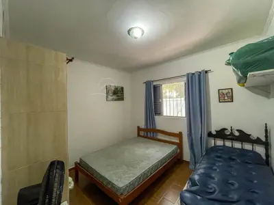 Casa - Térrea com piscina com 2 dormitórios (sendo 1 suite(s)) a 750,00 metros praia.