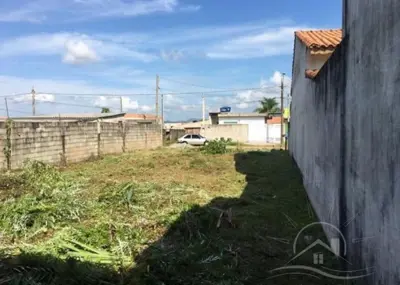 Terreno - Amplo com  quartos  a 1,50 metros praia.