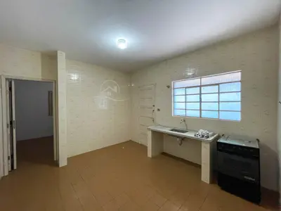 Casa - Térrea com 2 dormitórios (sendo 1 suite(s)) a 800,00 metros praia.