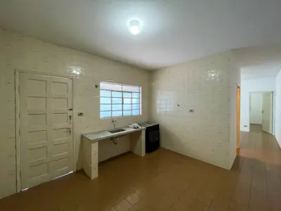 Casa - Térrea com 2 dormitórios (sendo 1 suite(s)) a 800,00 metros praia.