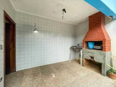 Casa - Térrea com 3 dormitórios (sendo 1 suite(s)) a 800,00 metros praia.