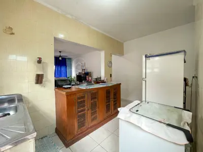 Casa - Térrea com 3 dormitórios (sendo 1 suite(s)) a 800,00 metros praia.