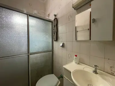 Casa - Térrea com 3 dormitórios (sendo 1 suite(s)) a 800,00 metros praia.