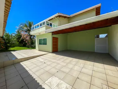 Casa - Sobrado com 3 quartos (sendo 3 suite(s)) a 1,50 metros praia.