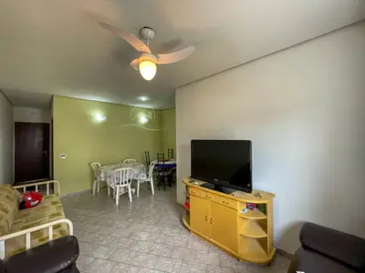 Apartamento - Térreo com 2 quartos (sendo 1 suite(s)) a 500,00 metros praia.