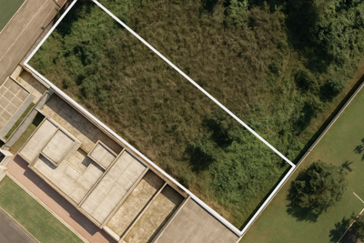 Terreno - Amplo com  quartos  a 2000,00 metros praia.