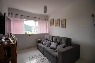 Apartamento - Alto com 1 dormitórios (sendo 0 suite(s)) a 300,00 metros praia.