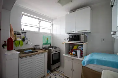 Apartamento - Alto com 1 dormitórios (sendo 0 suite(s)) a 300,00 metros praia.