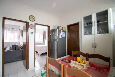 Apartamento - Alto com 1 dormitórios (sendo 0 suite(s)) a 300,00 metros praia.