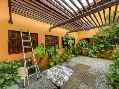 Casa - Térrea com 3 dormitórios (sendo 1 suite(s)) a 600,00 metros praia.