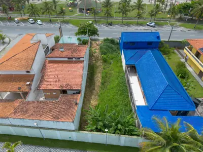 Terreno - Amplo com  dormitórios  a 0,00 metros praia.