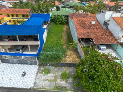 Terreno - Amplo com  dormitórios  a 0,00 metros praia.