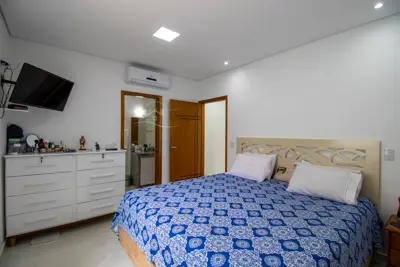 Casa - Térrea com piscina com 3 dormitórios (sendo 2 suite(s)) a 160,00 metros praia.