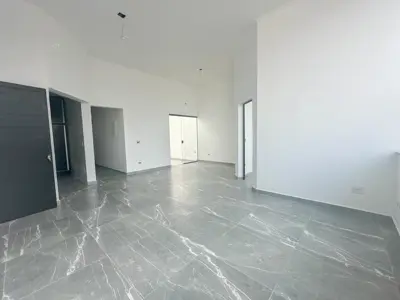 Casa - Térrea com piscina com 3 quartos (sendo 3 suite(s)) a 1000,00 metros praia.