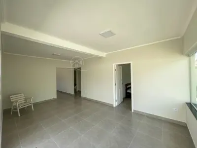 Casa - Térrea com 3 dormitórios (sendo 1 suite(s)) a 500,00 metros praia.