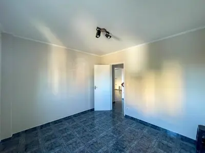 Apartamento - Alto com 2 dormitórios (sendo 0 suite(s)) a 400,00 metros praia.