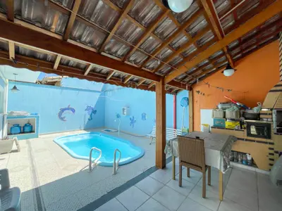 Casa - Sobrado com 4 quartos (sendo 4 suite(s)) a 500,00 metros praia.