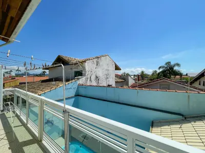 Casa - Sobrado com 4 quartos (sendo 4 suite(s)) a 500,00 metros praia.