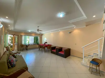 Casa - Sobrado com 4 quartos (sendo 4 suite(s)) a 500,00 metros praia.