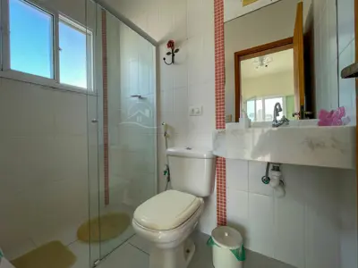 Casa - Sobrado com 4 quartos (sendo 4 suite(s)) a 500,00 metros praia.