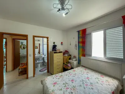 Casa - Sobrado com 4 quartos (sendo 4 suite(s)) a 500,00 metros praia.