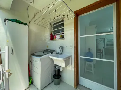 Casa - Sobrado com 4 quartos (sendo 4 suite(s)) a 500,00 metros praia.
