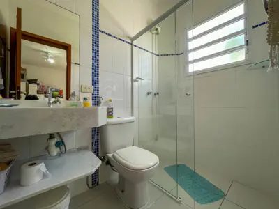 Casa - Sobrado com 4 quartos (sendo 4 suite(s)) a 500,00 metros praia.